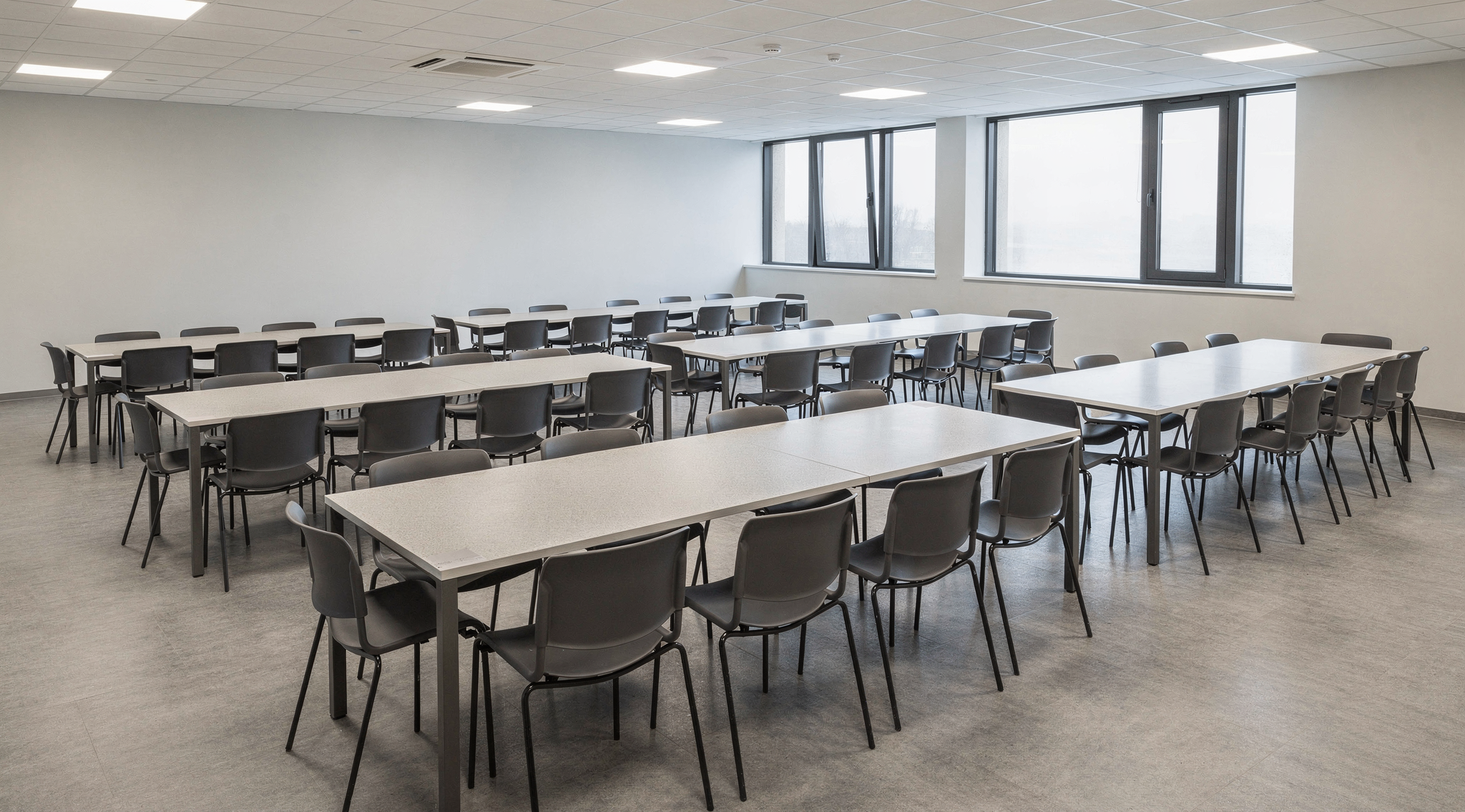 Корпоративная столовая: мебель для большого потока и быстрой уборки